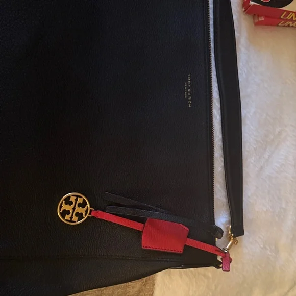 Tory Burch Black Leather Shoulder Bag with Pink Tag and Gold Charm - Picture 10 of 12